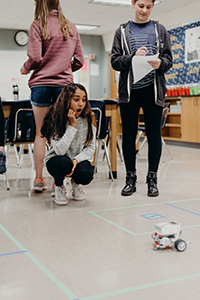 8th grade students watching a robot