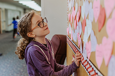 middle school students reading notes of thankfulness