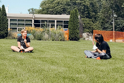 middle school students eating outside together