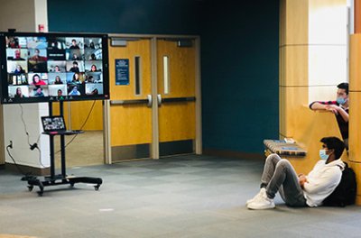 students tuning in in the commons